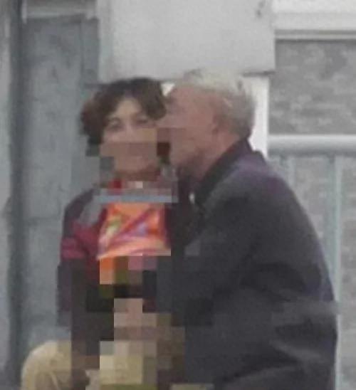 大爷大妈吃瓜视频,揭秘社区生活百态