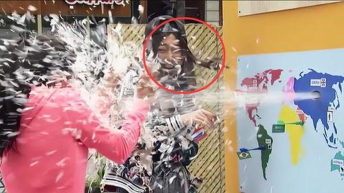 路人吃瓜整蛊,意外整蛊,一场欢乐的误会大戏