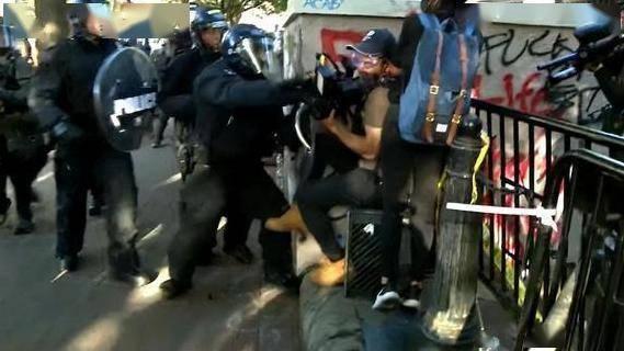 老外吃瓜看热闹,全球视角下的“老外吃瓜看热闹”现象解析